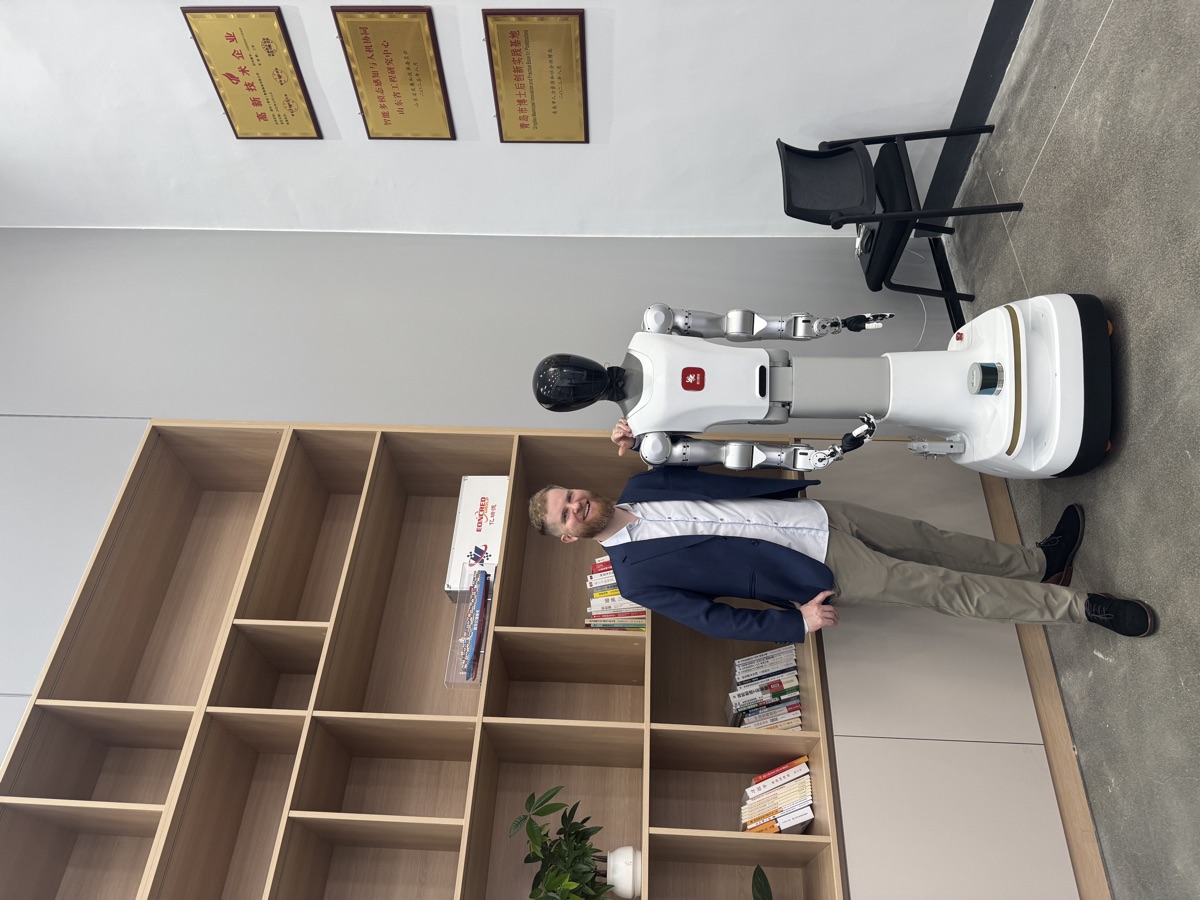 Commercial service robot